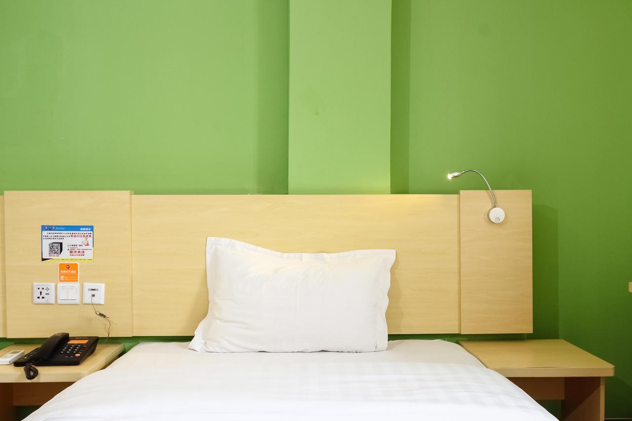 7Days Inn Guangzhou Southern Hospital Medical College Station Exterior foto